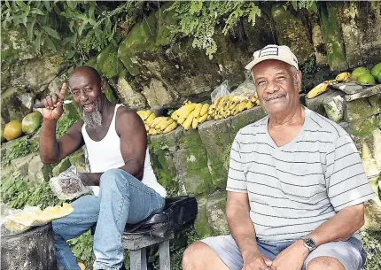  ?? MARK TITUS ?? Popular fruits man Howard ‘Bongo’ Rowe (left) with long-time customer Carl Rodney.