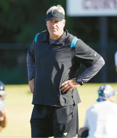  ?? JOHN RAOUX/AP ?? Jaguars coach Doug Pederson watches as players warm up during practice on Sunday in Jacksonvil­le, Fla.