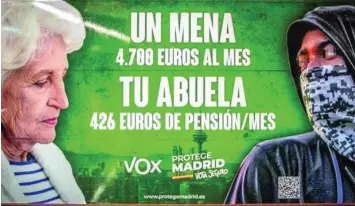  ??  ?? Cartel de campaña de Vox situado en la estación de Renfe de Sol