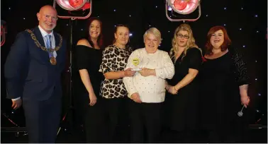  ?? Picture: Colin Mearns ?? From left: Lord Provost Philip Braat with Glasgow Baby Food Bank’s Andrea Watson, Catherine Yuill, Aggie Watson and Tracy Pender, along with event host Michelle McManus, at our Community Champion Awards