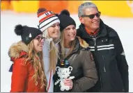  ?? LEONHARD FOEGER / REUTERS ?? Lindsey Vonn, flanked by her sisters Laura (left) and Karin Kildow, pose with their father, Alan Kildow, after the American won downhill bronze on Wednesday.
