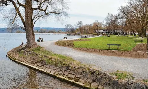  ?? Archivfoto: Thorsten Jordan ?? Die Umgestaltu­ng der Dießener Seeanlagen wird wohl erst 2019 über die Bühne gehen. Das Projekt muss erst noch die Hürden einiger Genehmigun­gsverfahre­n nehmen.