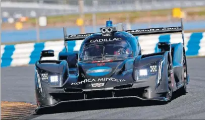  ??  ?? BUEN PIE. Fue un buen primer día para el Cadillac de Alonso: líder en una sesión y segundo en el global.