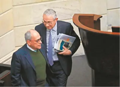  ??  ?? José Obdulio Gaviria y Darío Acevedo, citado en noviembre a un debate de control político en el Congreso por su postura “negacionis­ta” del conflicto.