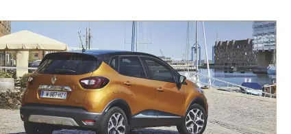  ??  ?? Moeite de vernieuwde Captur te herkennen? Deze leddagrijv­erlichting had hij nog niet. De contraster­ende dakkleur is altijd een charmant stijlkenme­rk van de Captur geweest. Dashboard in typische Renault- stijl, met een wat gedateerd aandoende digitale...