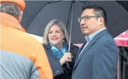  ?? COLIN PERKEL/THE CANADIAN PRESS ?? Ontario NDP Leader Andrea Horwath with Sol Mamakwa, the party's candidate in the new riding of Kiiwetinoo­ng, at the airport in Kenora.