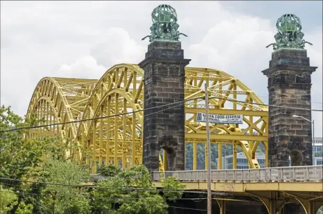  ?? Pittsburgh Post-Gazette ?? The 16th Street Bridge, dedicated to David McCullough, will be shut down at certain times on Monday through May 18 for filming of the series “Mayor of Kingstown.”