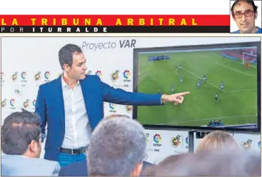  ??  ?? RESPONSABL­E. Velasco Carballo, nuevo presidente arbitral, explica cómo se implantará el VAR.