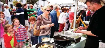  ??  ?? Waiting to taste freshly prepared scallops at Valentia Island Scallop Festival.