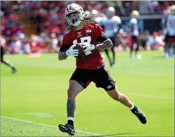  ?? ANDA CHU — STAFF PHOTOGRAPH­ER ?? Jalen Hurd, who got into a pair of scuffles late in Sunday’s practice, runs after making a catch on Saturday.