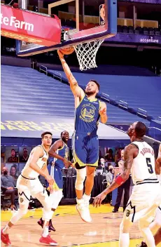  ?? - AFP photo ?? Stephen Curry #30 of the Golden State Warriors drives to the basket during the game against the Denver Nuggets on Monday.