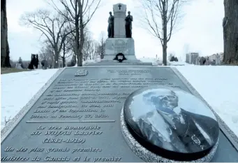  ?? JULIE OLIVER/POSTMEDIA ?? Sir Wilfrid Laurier’s gravesite at Notre Dame Cemetery in Ottawa, which has seen better days.