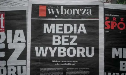  ?? Photograph: Wojtek Radwański/AFP/Getty Images ?? Gazeta Wyborcza’s front page reads ‘Media without choice’ in February, protesting against the new media tax.