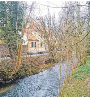  ??  ?? Am ehemaligen Landgerich­t führt die Route die Teichstraß­e entlang (links). Auf halber Strecke zwischen Bergerschu­le und Fahrenkoth­en beginnt in etwa der Rückweg.