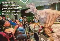  ??  ?? KEMUNCULAN Dinosaur menjadi gimik pelancaran ketika sidang media Dinosaur Kingdom.