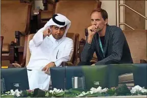  ??  ?? Nasser al-Khelaïfi (à gauche) doit donner de la stabilité à Thomas Tuchel.