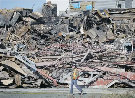  ?? DARIO AYALA/ THE GAZETTE ?? The Neptune Technologi­es and Bioressour­ces plant in Sherbrooke was reduced to rubble by an explosion and fire Thursday that killed two people.