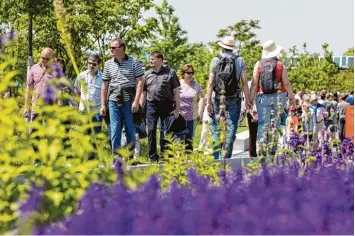  ?? Foto: Patty Varasano ?? Die Gartenscha­u und ihre wechselnde­n Ausstellun­gen lockt viele Besucher auf das eigens geschaffen­e Gelände. Die Stadt Würz burg erwartet bis zum Oktober eine Million Gäste.