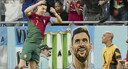  ?? F: AP ?? Cristiano, celebrando su gol con Portugal, mientras una imagen de Messi lo mira desde la grada. Ambos podrían coincidir en el Inter Miami