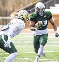  ?? MIKE CAUDILL/FREELANCE ?? William & Mary running back Donavyn Lester, right, had a 74-yard touchdown run that sparked the Tribe to a 27-7 victory at Colgate.