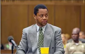  ??  ?? Cuba Gooding Jr. joue le rôle de l’ancienne star accusée de deux meurtres.