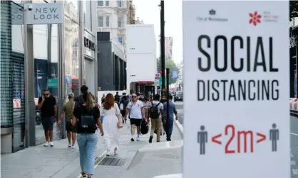  ?? Photograph: Matthew Chattle/Rex/Shuttersto­ck ?? Shoppers on Oxford Street in London. Up to 13% of people in the capital may have had Covid-19, a study has suggested.