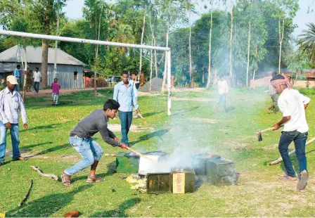  ??  ?? IN MALDA district in West Bengal, ballot papers being burnt during the local body elections on May 14.