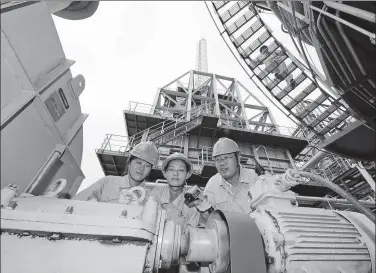  ?? PROVIDED TO CHINA DAILY ?? Workers from Sinopec check oil refining and processing equipment in Aksu prefecture in Northwest China’s Xinjiang Uygur autonomous region.