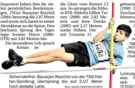  ?? BILD: HAUKE-CHRISTIAN DITTRICH ?? Schwindelf­rei: Bauarjan Raschid von der TSG Hatten-Sandkrug übersprang die auf 2,07 Meter hoch gelegte Latte.