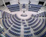  ?? FOTO: DPA ?? Der große Saal des Bundestags – mal ganz ohne Politiker.