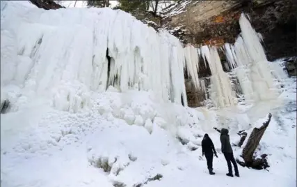  ?? BARRY GRAY, THE HAMILTON SPECTATOR ?? Nick Berry and Cristina McCoy enjoy the ice wonders of a frozen Tiffany Falls in Ancaster on Thursday. Bundle up if headed outdoors today.