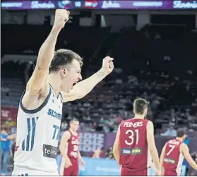  ?? FOTO: AP ?? Doncic dio rienda suelta a la euforia tras el desenlace del partido ante Letonia