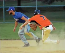  ?? DEBBY HIGH — FOR DIGITAL FIRST MEDIA ?? Norristown’s Matt Alteri stole 2nd base during the top of the 5th inning at Lansdale on Tuesday night.