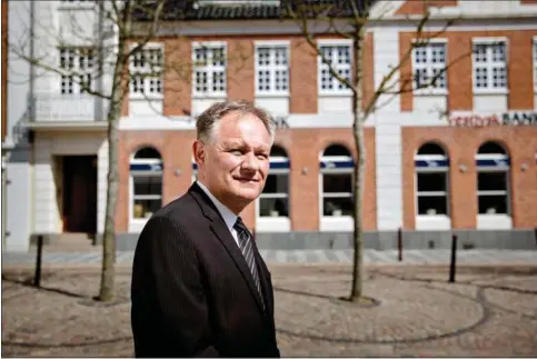  ?? ?? Adm. direktør Jan Ulsø Madsen, Vestjysk Bank, er med i kampen om Handelsban­ken, som han kan høste store synergier ved at overtage en del af.
Foto: Astrid Dalum