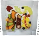  ??  ?? So sieht ein Obst dessert aus, das Willi Würmseer gerne zubereitet.