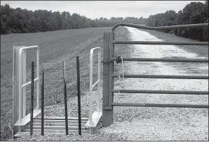  ?? Arkansas Democrat-Gazette/STEPHEN STEED ?? Steel posts and wire block a gate installed for bicyclists and hikers on the Big River Trail on the Mississipp­i River levee near Anthonyvil­le south of West Memphis on Tuesday.