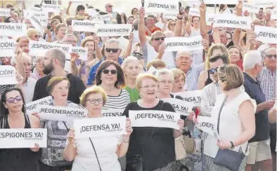  ?? MIRA ?? El municipio ya se unió hace dos veranos para plantar cara a Costas y exigir inversione­s de manera urgente.