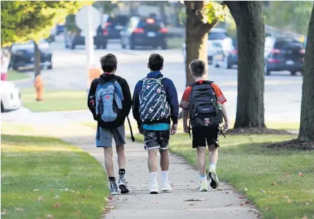  ?? MIKE MANTUCCA / FOR THE NAPERVILLE SUN ?? Students walk to Jefferson Junior High School on the first day of classes in Naperville on Aug. 19.