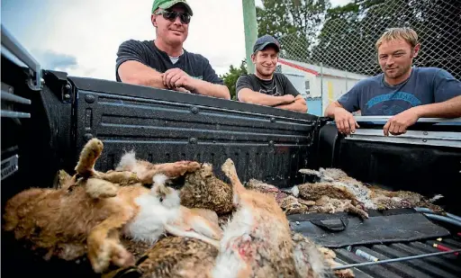  ?? PHOTO: DAVID UNWIN/FAIRFAX NZ ?? From left, Nigel Hiscox, Grant Gloyn and Paul Farrier won the competitio­n.