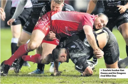  ??  ?? > Scarlets hooker Ken Owens and his Dragons rival Elliot Dee