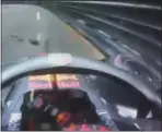  ??  ?? LIBRES. Accidente de Verstappen.