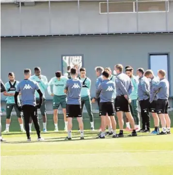  ?? JUAN FLORES ?? la charla inicial de Pellegrini en la sesión de ayer