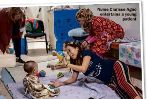  ??  ?? Nurse Clarisse Agno entertains a young patient