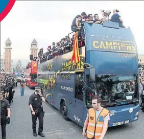  ?? FOTO: PEP MORATA ?? El Barça celebró su última rúa en la 2015-16 tras conquistar la Liga