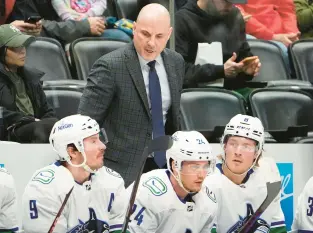  ?? DAVID ZALUBOWSKI/AP ?? Vancouver head coach Rick Tocchet, who spent two different stints as a player with the Flyers, has done a magnificen­t reclamatio­n job with the Canucks.