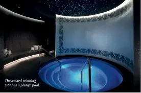  ?? ?? The award-winning SPA has a plunge pool.
