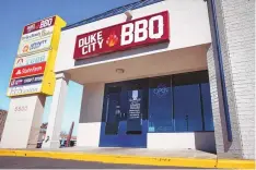  ?? ?? An outside look at Duke City BBQ, located at 5500 San Mateo Blvd. NE.