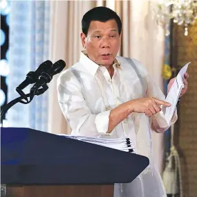  ?? REUTERS ?? PRESIDENT Rodrigo R. Duterte stresses a point as he points at a ‘narco-list.”