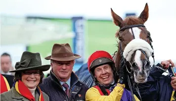  ?? ?? Jockey Richard Johnson, trainer Colin Tizzard (second left) and owner Anne Broom (left) celebrate winning the 2018 Cheltenham Gold Cup Chase with Native River