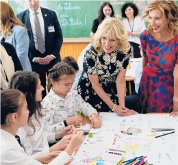  ?? SUSAN WALSH/GETTY-AFP ?? First lady Jill Biden, center, and Romanian first lady Carmen Iohannis visit the Scoala Gimnaziala Uruguay, or Uruguay School, on Saturday in Bucharest, Romania.